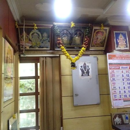 Hotel Adithya Chennai Bagian luar foto