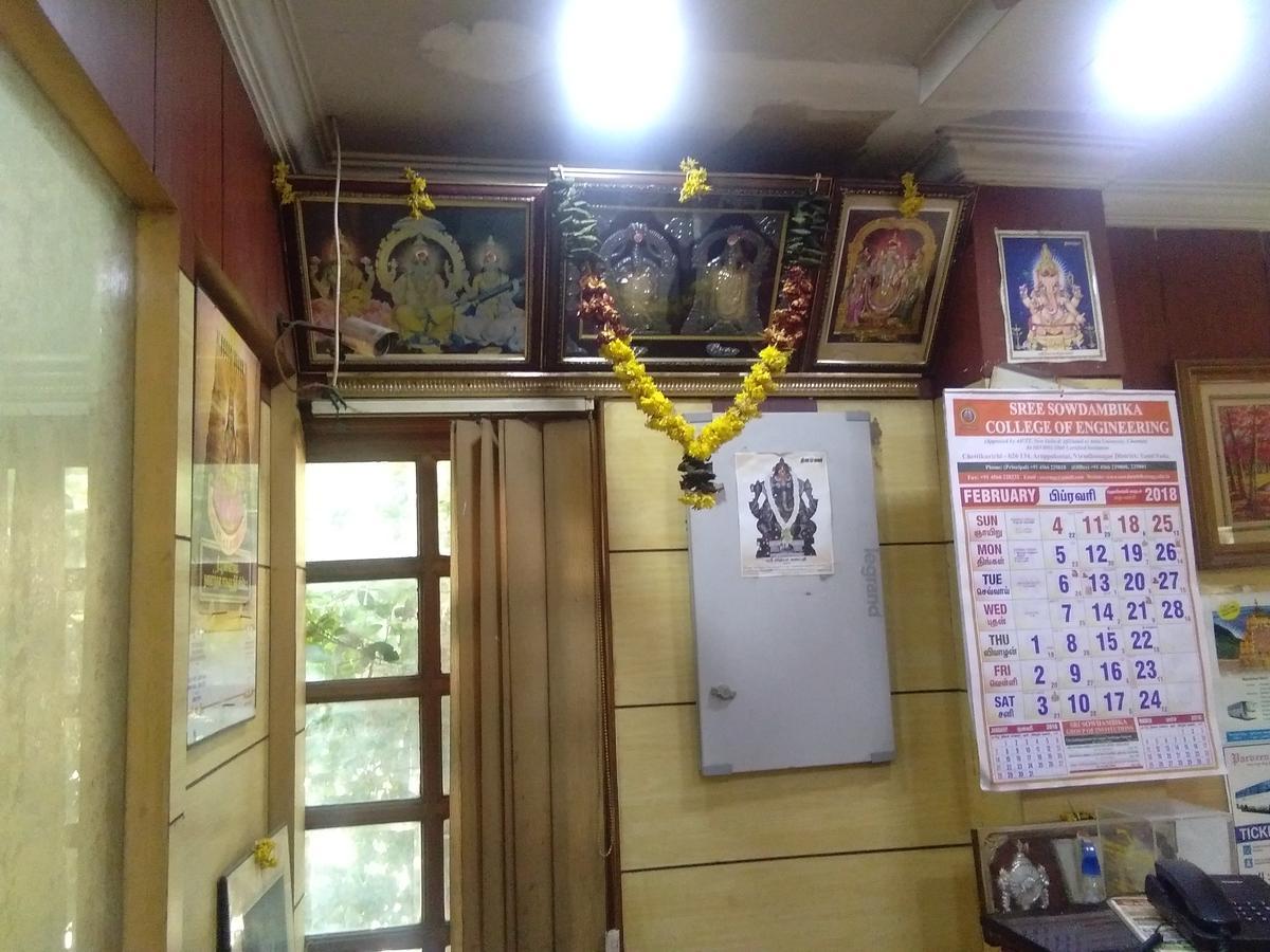 Hotel Adithya Chennai Bagian luar foto