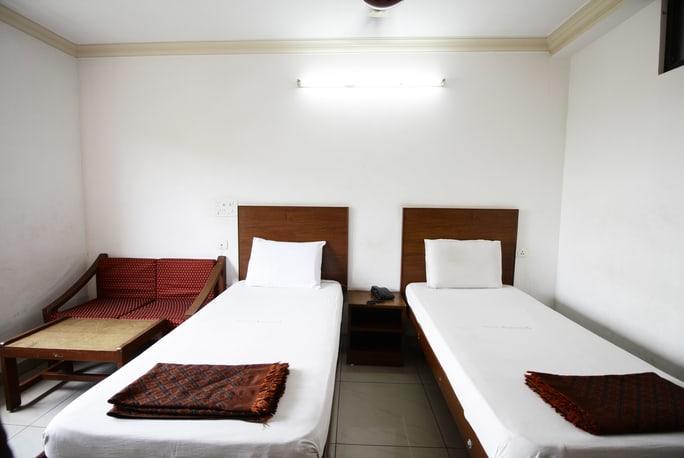 Hotel Adithya Chennai Bagian luar foto
