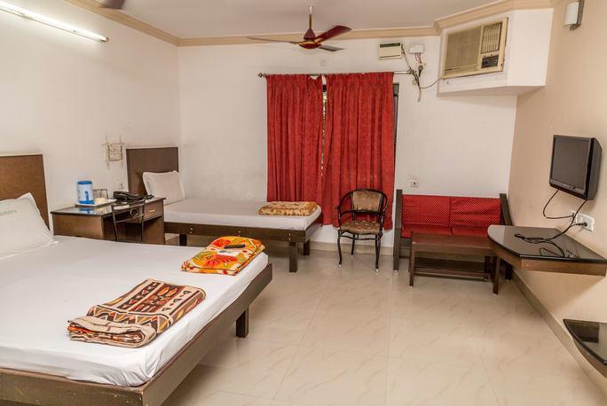 Hotel Adithya Chennai Bagian luar foto