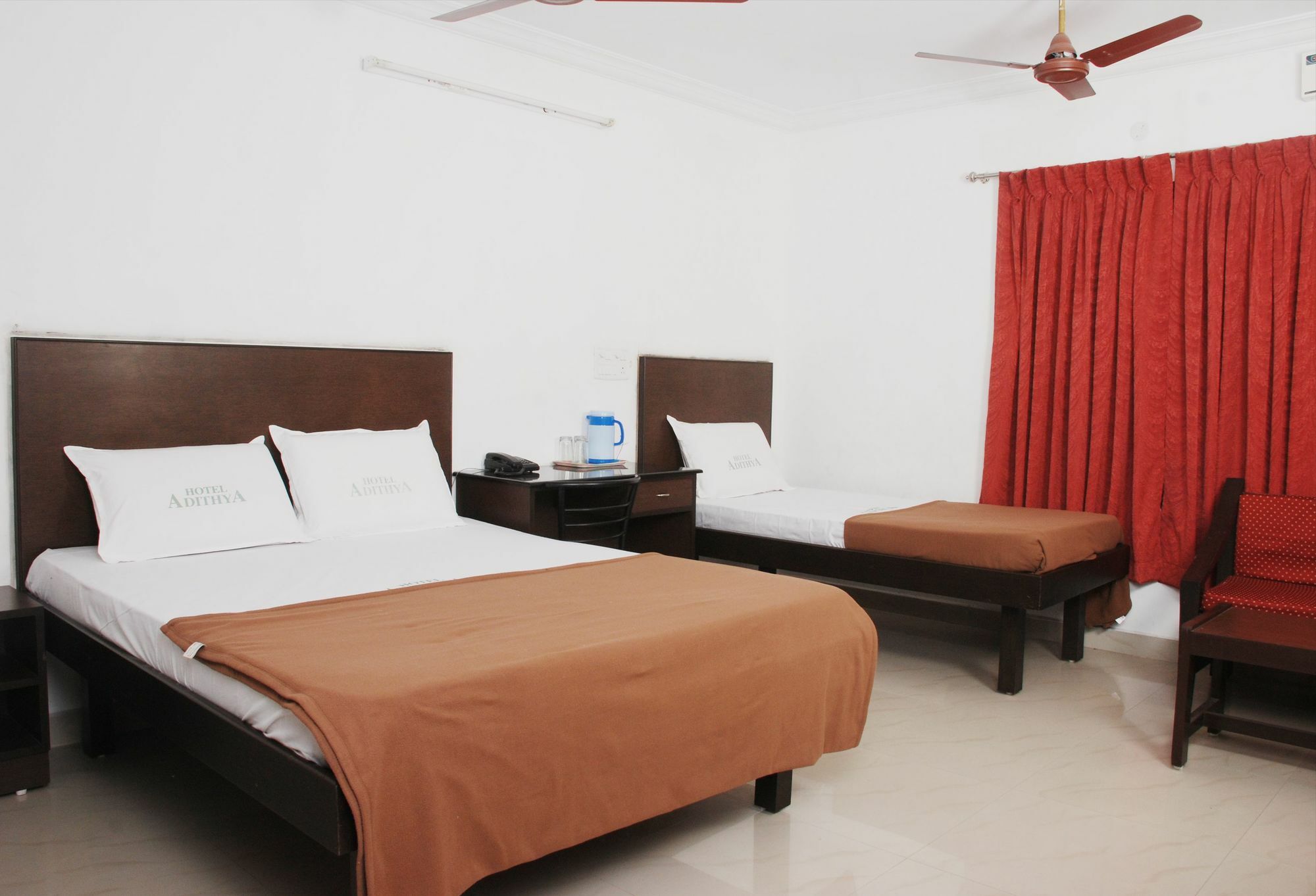Hotel Adithya Chennai Bagian luar foto