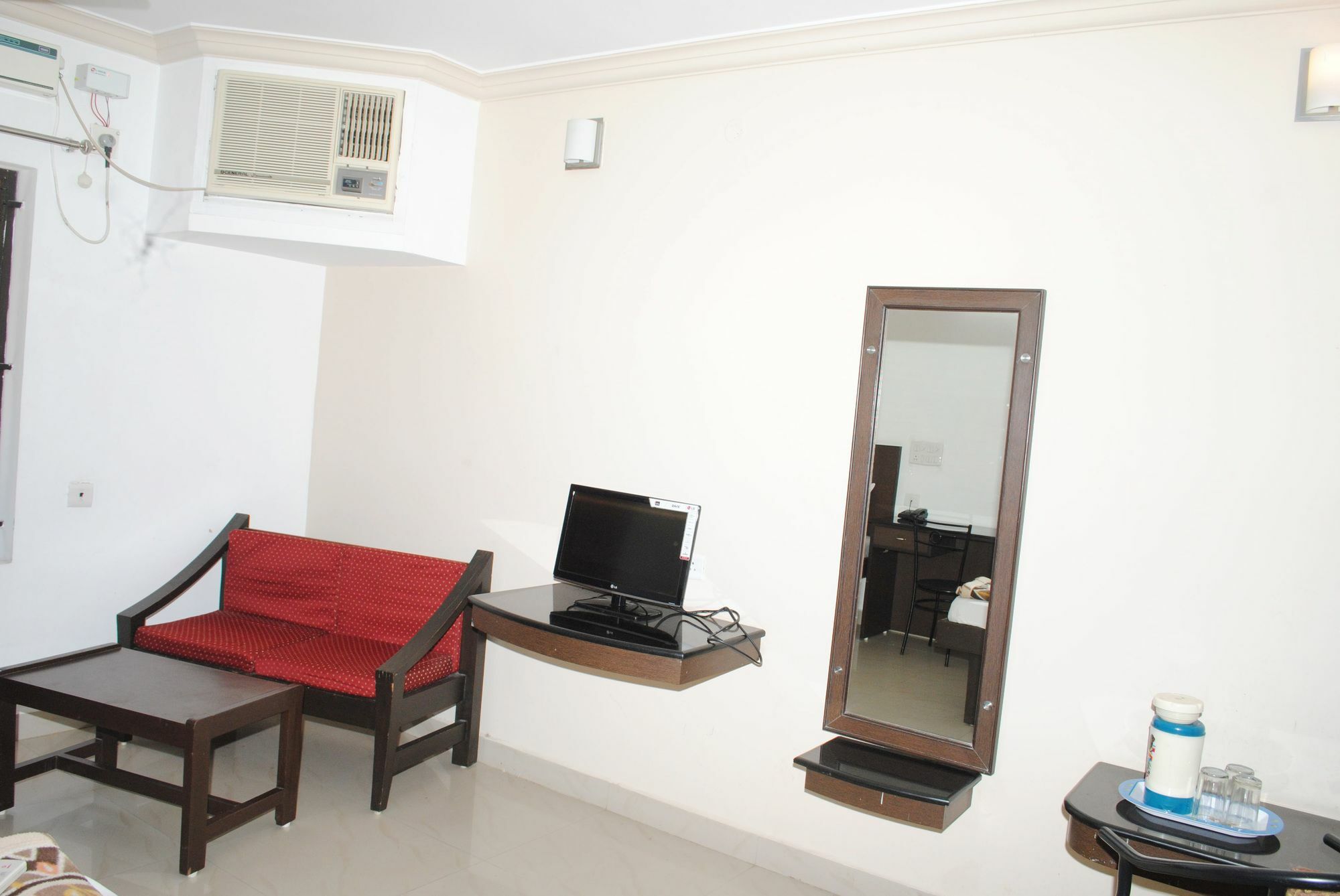 Hotel Adithya Chennai Bagian luar foto