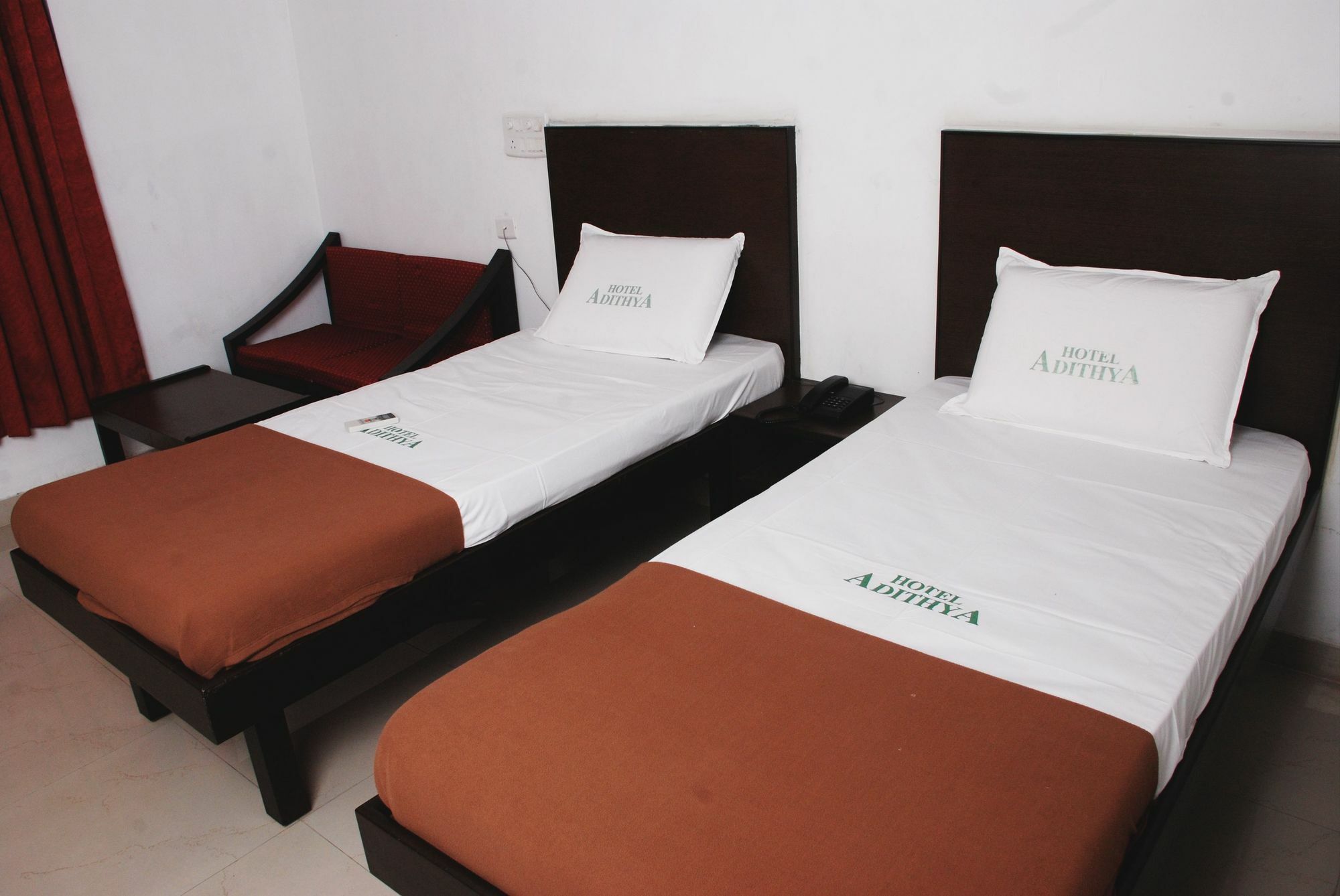 Hotel Adithya Chennai Bagian luar foto